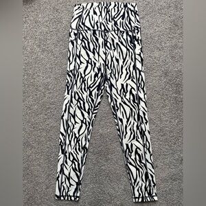 ZYIA zebra print Light N Tight Hi-rise pocket 7/8 legging 24”